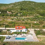 Lovely In Dicmo Prisoje * Marcetici