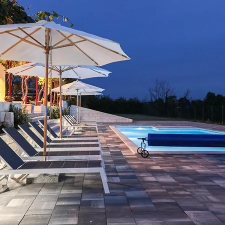 Lovely In Dicmo Prisoje