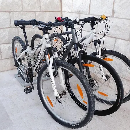 Lovely In Dicmo Prisoje Будинок відпочинку Marcetici